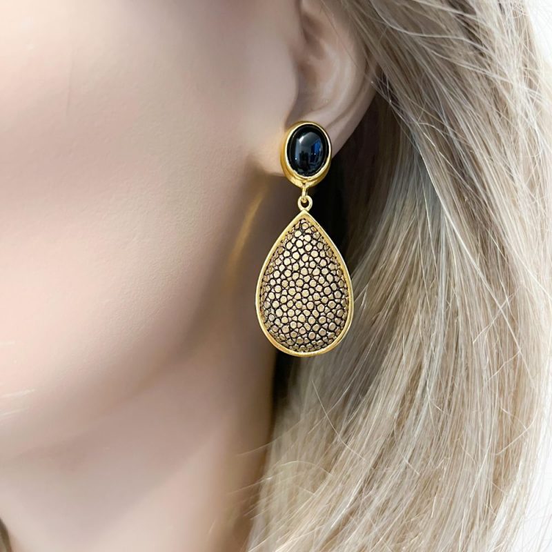 Metallic Gold Stingray Druppels En Zwarte Onyx Oorbellen SilsJewels