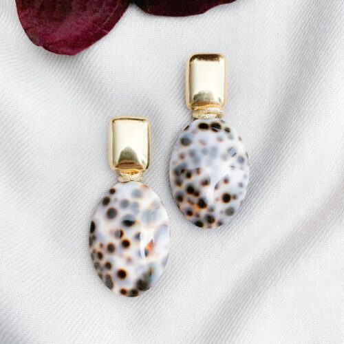 Cowrie shell oorbellen