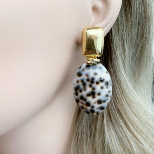 Cowrie shell oorbellen