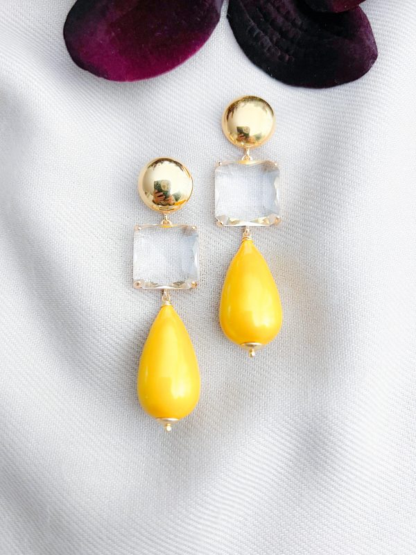 Statement-Ohrringe aus gelben Baumwollperlen und Kristallen