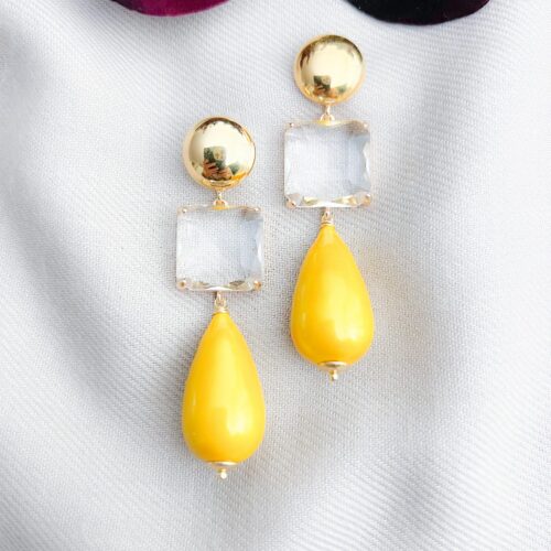 Statement yellow cotton pearl en kristallen oorbellen