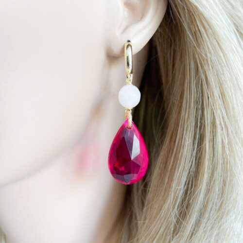 Fuchsia-resin-en-zacht-roze-agaat-oorbellen-pop