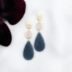 Navy-blue-stingray-vermeil-en-cats-eye-oorbellen