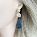 Navy-blue-stingray-vermeil-en-cats-eye-oorbellen-pop