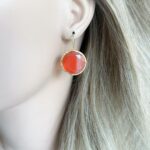 Rood-oranje-cats-eye-ronde-oorbellen-pop