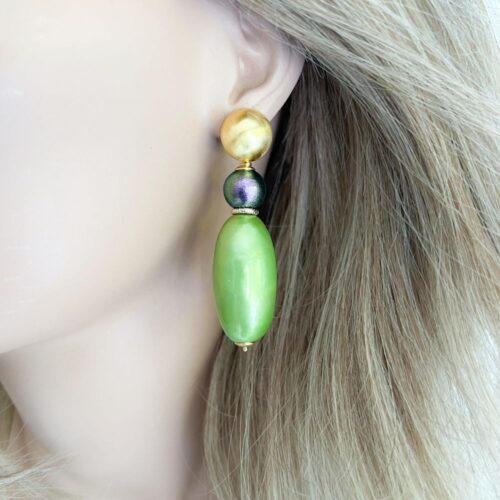 Scarabee-green-cotton-pearl-statement-oorbellen-pop